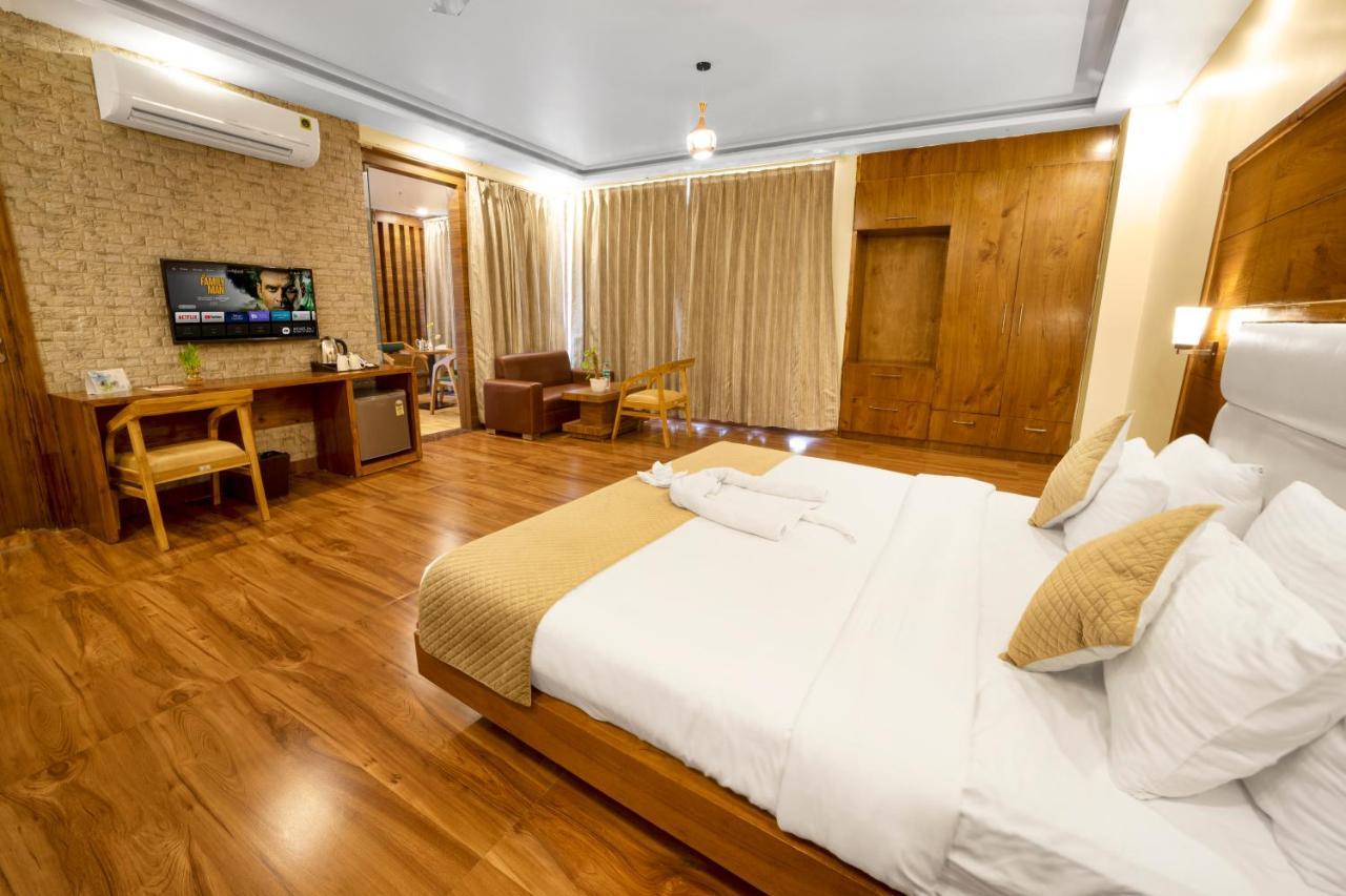 Hotel Divine Lakshmi Ganga Rishīkesh Exteriör bild