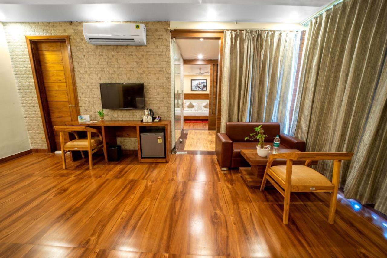 Hotel Divine Lakshmi Ganga Rishīkesh Exteriör bild